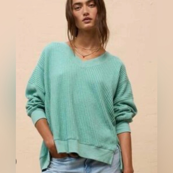 American Eagle Outfitters Sweaters - AMERICAN EAGLE OUTFITTERS V-Neck Oversized Waffle Sweater